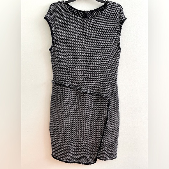 St. John Knit Sz 12 Black, Silver and Grey Sleeveless Dress - Picture 1 of 5